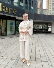 kolu broşlu üçlü takım bej