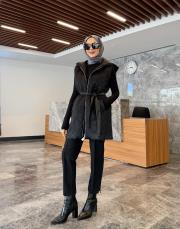 deri kemerli kürk yelek siyah