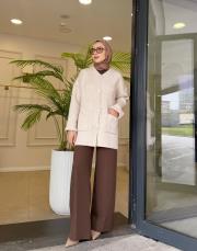 düğmeli cepli triko hırka bej 2