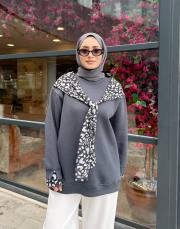 yaka fularlı şardonlu sweat füme